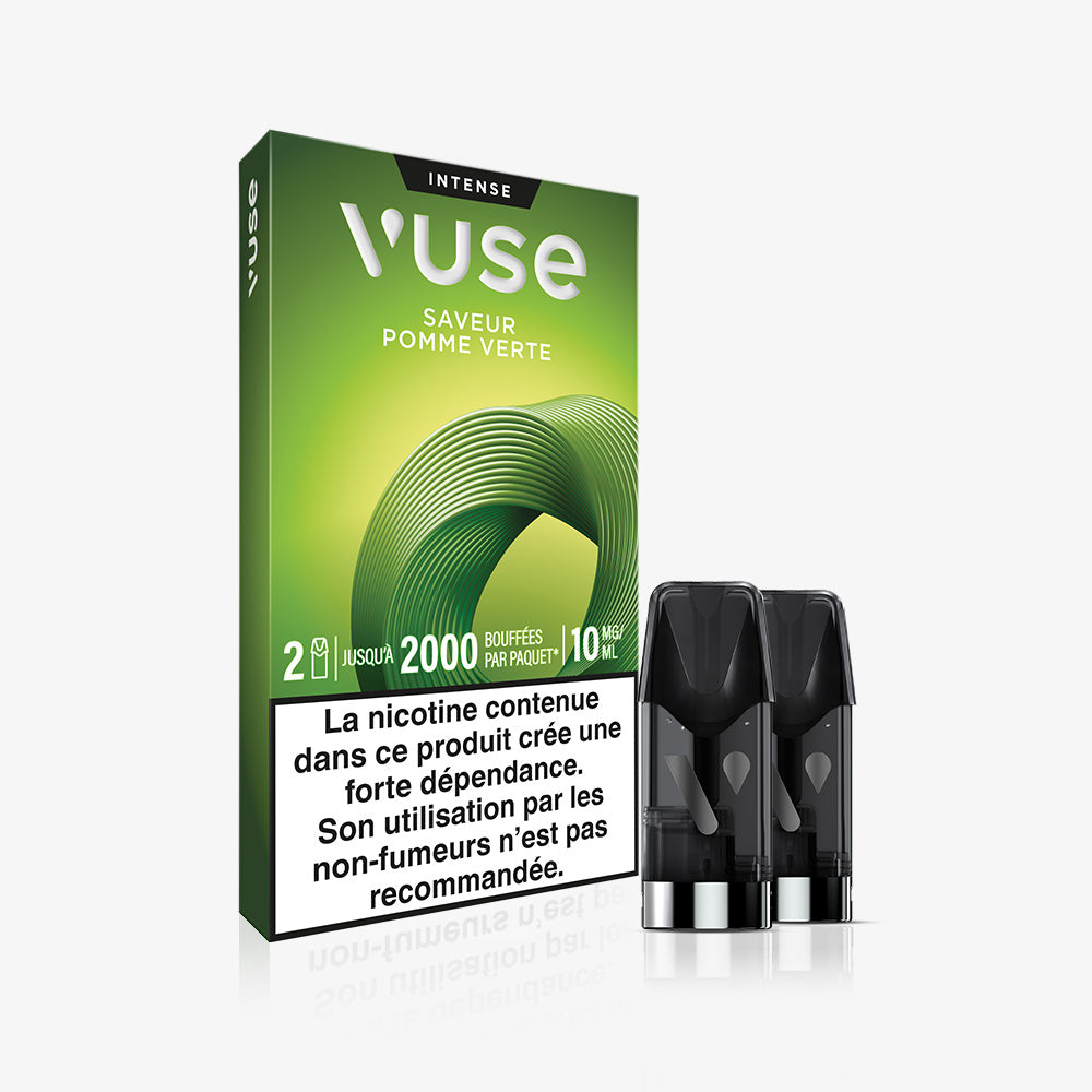 A Recharge Gamme Intense Saveur Pomme Verte pack with two black vape pods in front features French warnings about nicotine addiction, advising non-smokers not to use it.