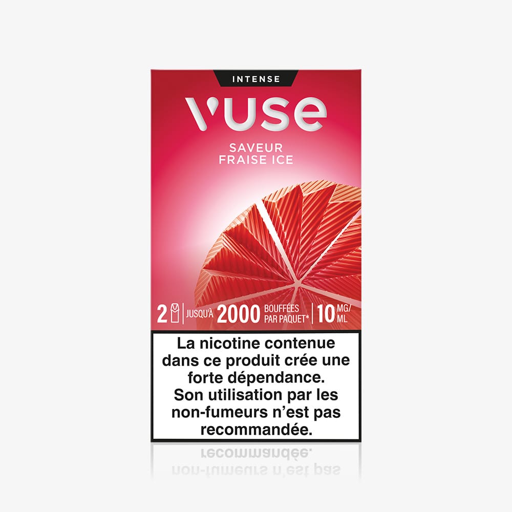 A Recharge Gamme Intense Saveur Fraise Ice pack with a red geometric strawberry design displays nicotine content, puff count, and a French health warning. The package contains deux capsules saveur Fraise Ice.