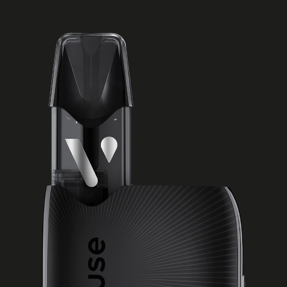 A close-up of the sleek, black Vuse Ultra Saveur Fruits Rouges Pastèque vaping device with a transparent mouthpiece and visible liquid in the capsule, featuring a "V" on the cartridge, set against a dark background.